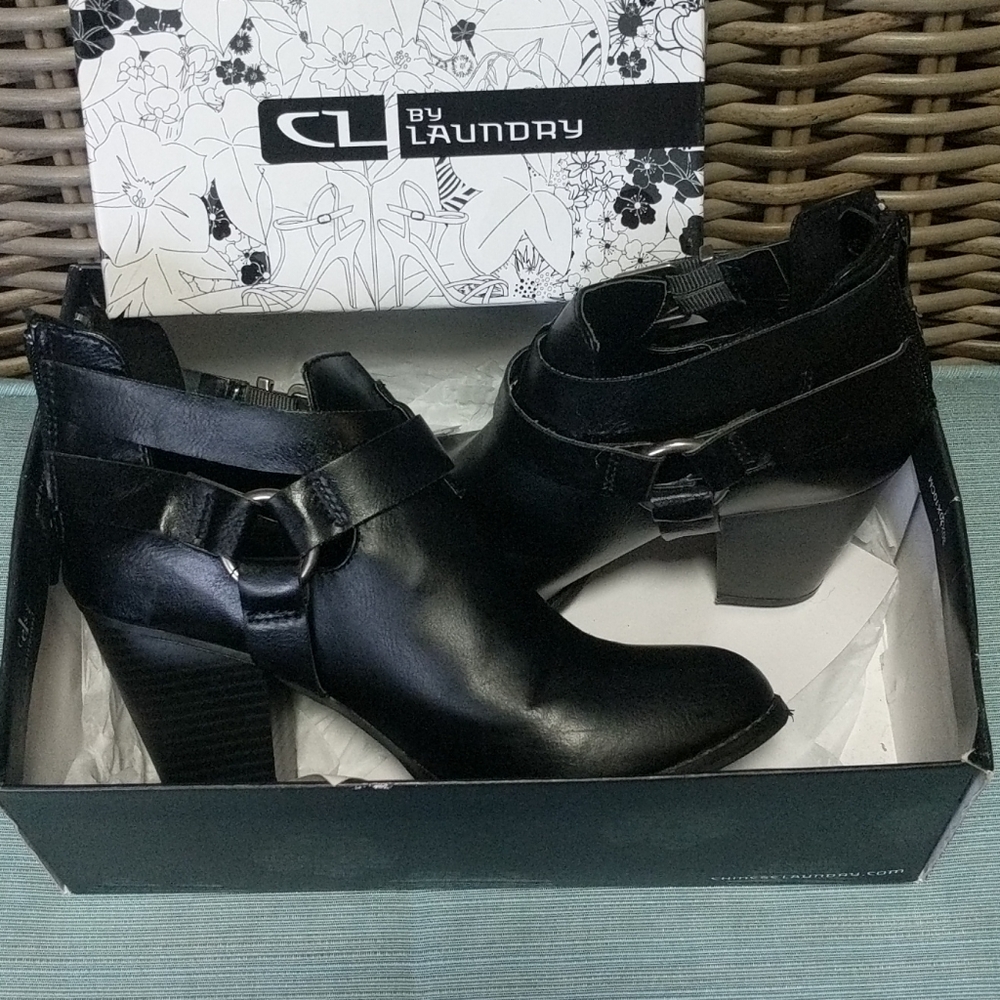 NFSDSC52023 Express Booties Size 8.5